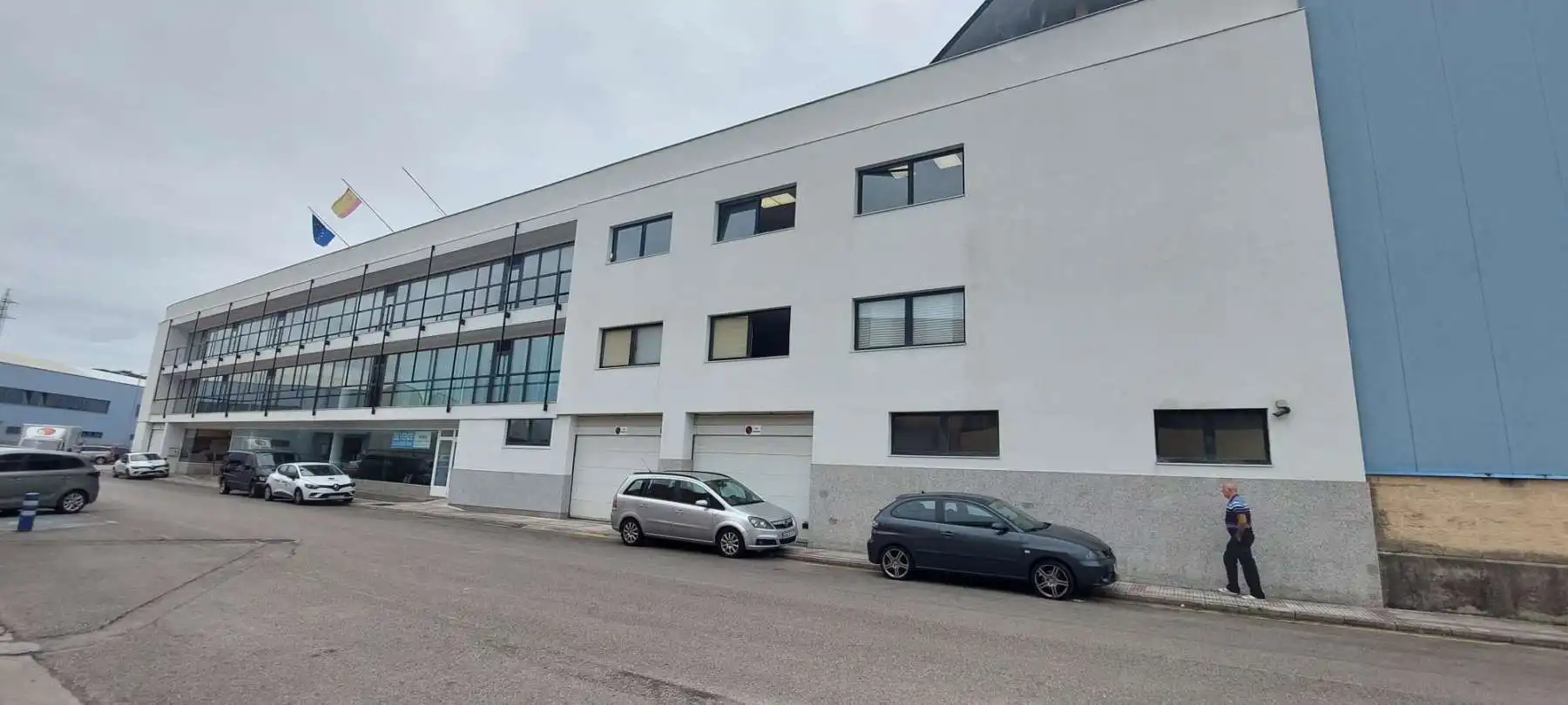 Außenansicht von Fabrikhallen zur Miete in Camargo