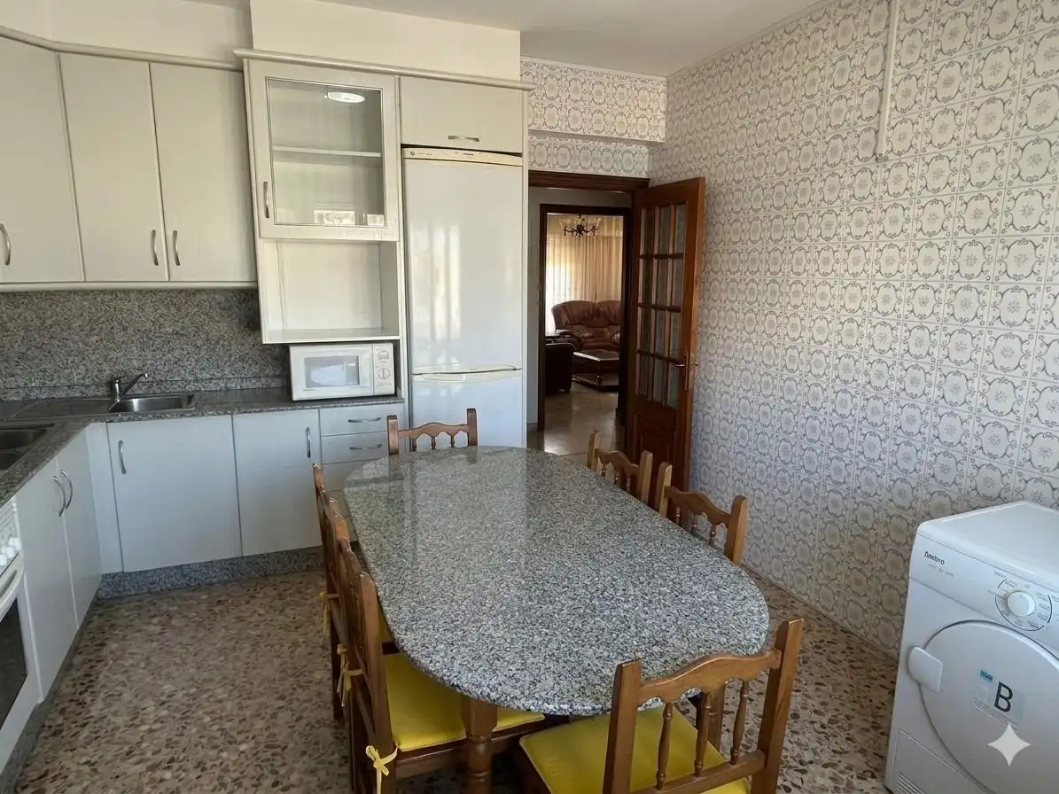 Cocina de Piso en venta en Ribeira con Trastero y Amueblado