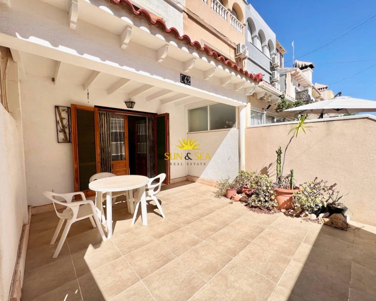 Exterior view of Single-family semi-detached to rent in Torrevieja  with Air Conditioner, Heating and Terrace