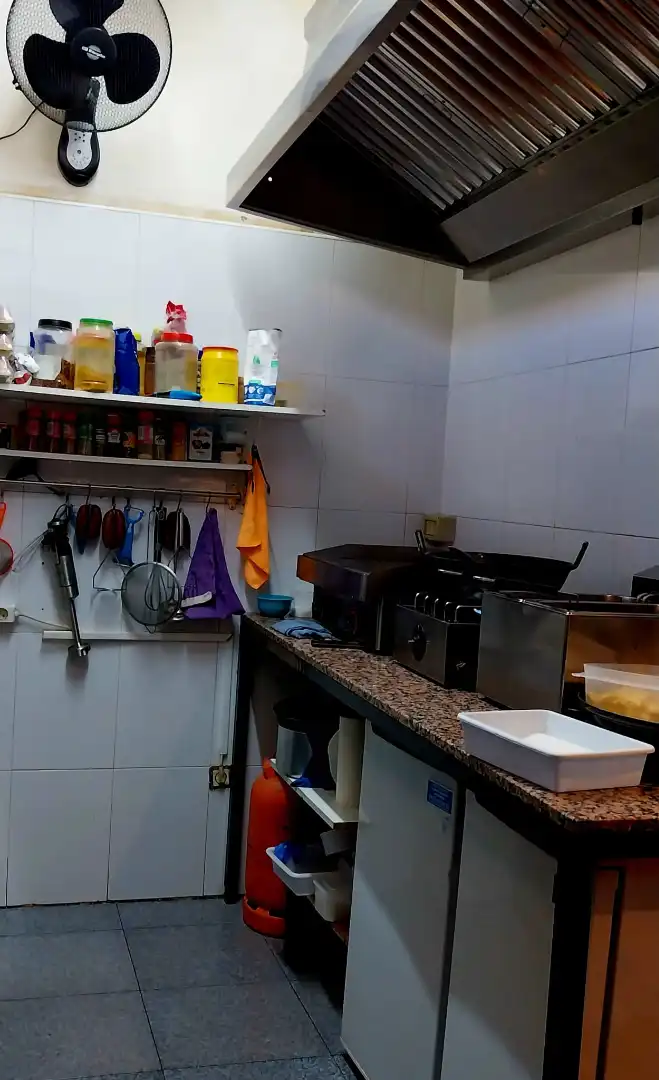 Cuina de Local en venda en Roquetas de Mar amb Aire condicionat, Terrassa i Moblat