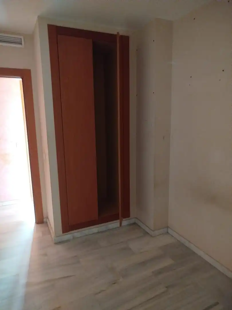 Habitación de Piso en venta en Castellón de la Plana / Castelló de la Plana con Aire acondicionado, Terraza y Trastero