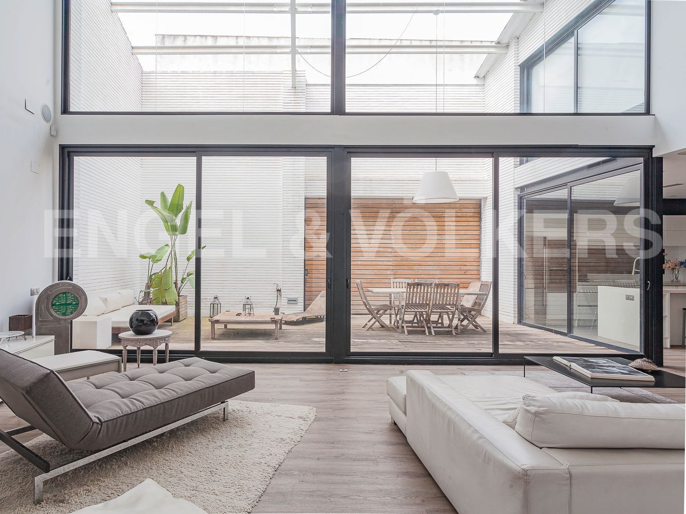 Sala d'estar de Local en venda en  Barcelona Capital