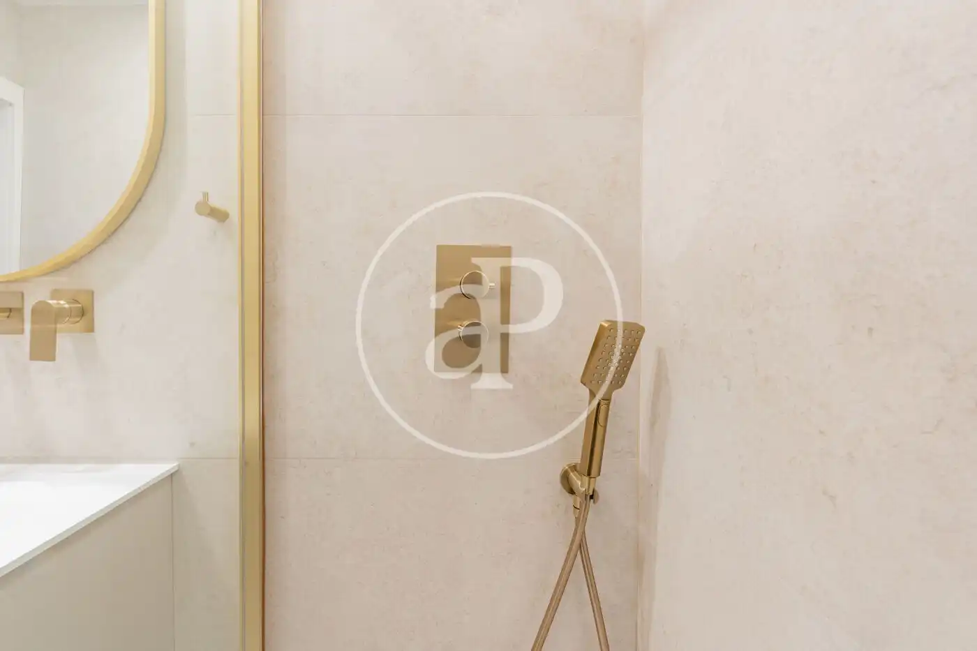 Baño de Piso en venta en Madrid con Aire acondicionado, Calefacción y Amueblado