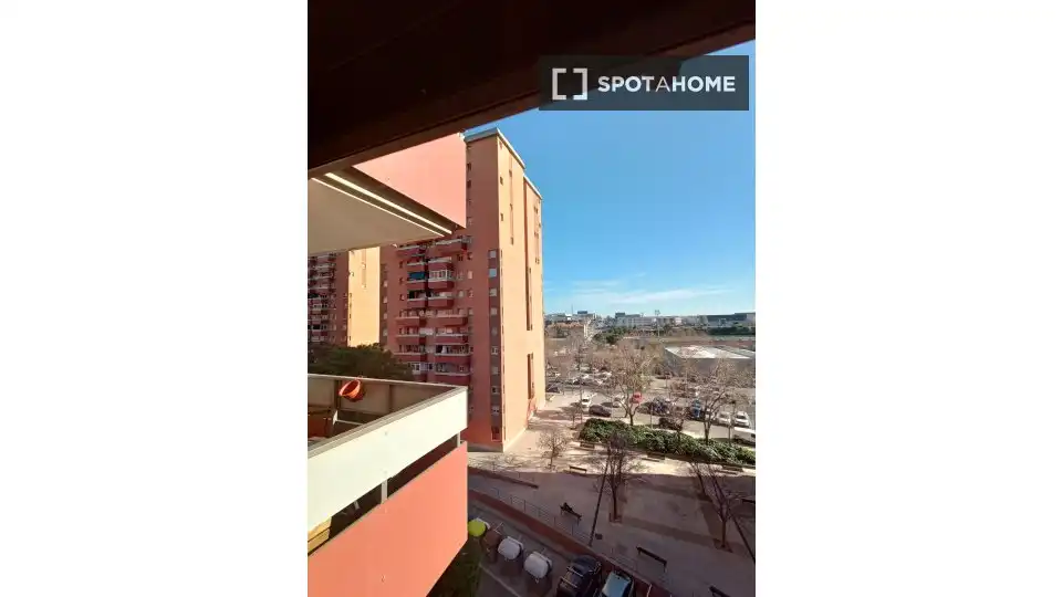 Vista exterior de Piso para compartir en Terrassa con Aire acondicionado, Terraza y Amueblado