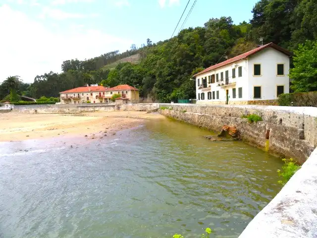 Außenansicht von Wohnung zum Verkauf in Castro-Urdiales mit Heizung, Parkett und Terrasse