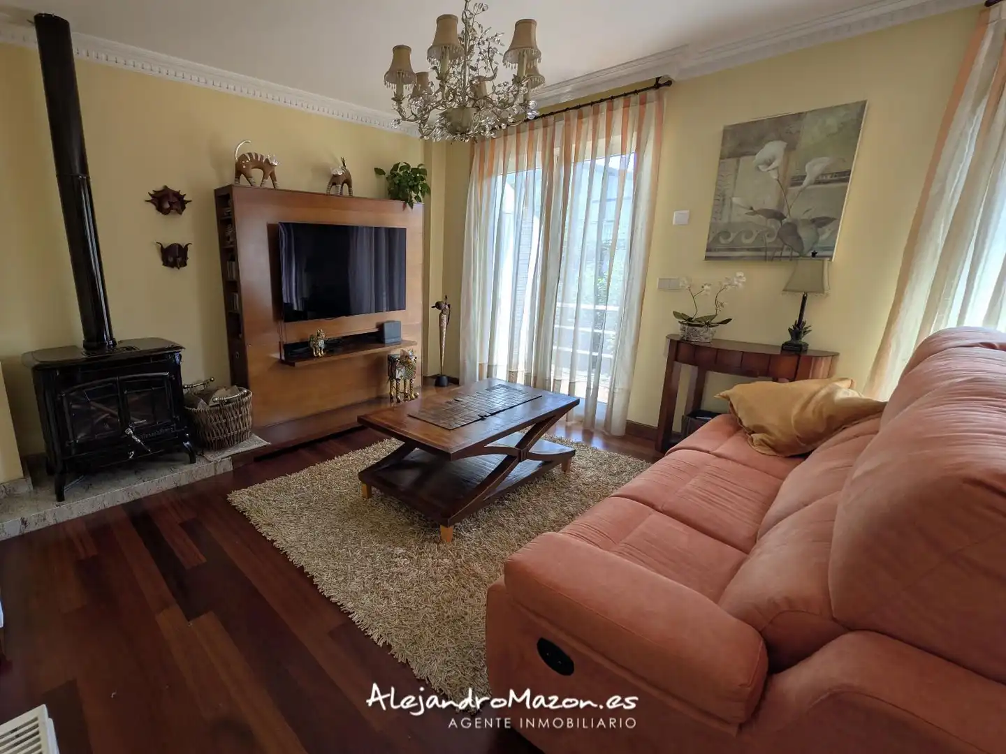 Wohnzimmer von Einfamilien-Reihenhaus zum Verkauf in Castro-Urdiales mit Heizung, Privatgarten und Terrasse