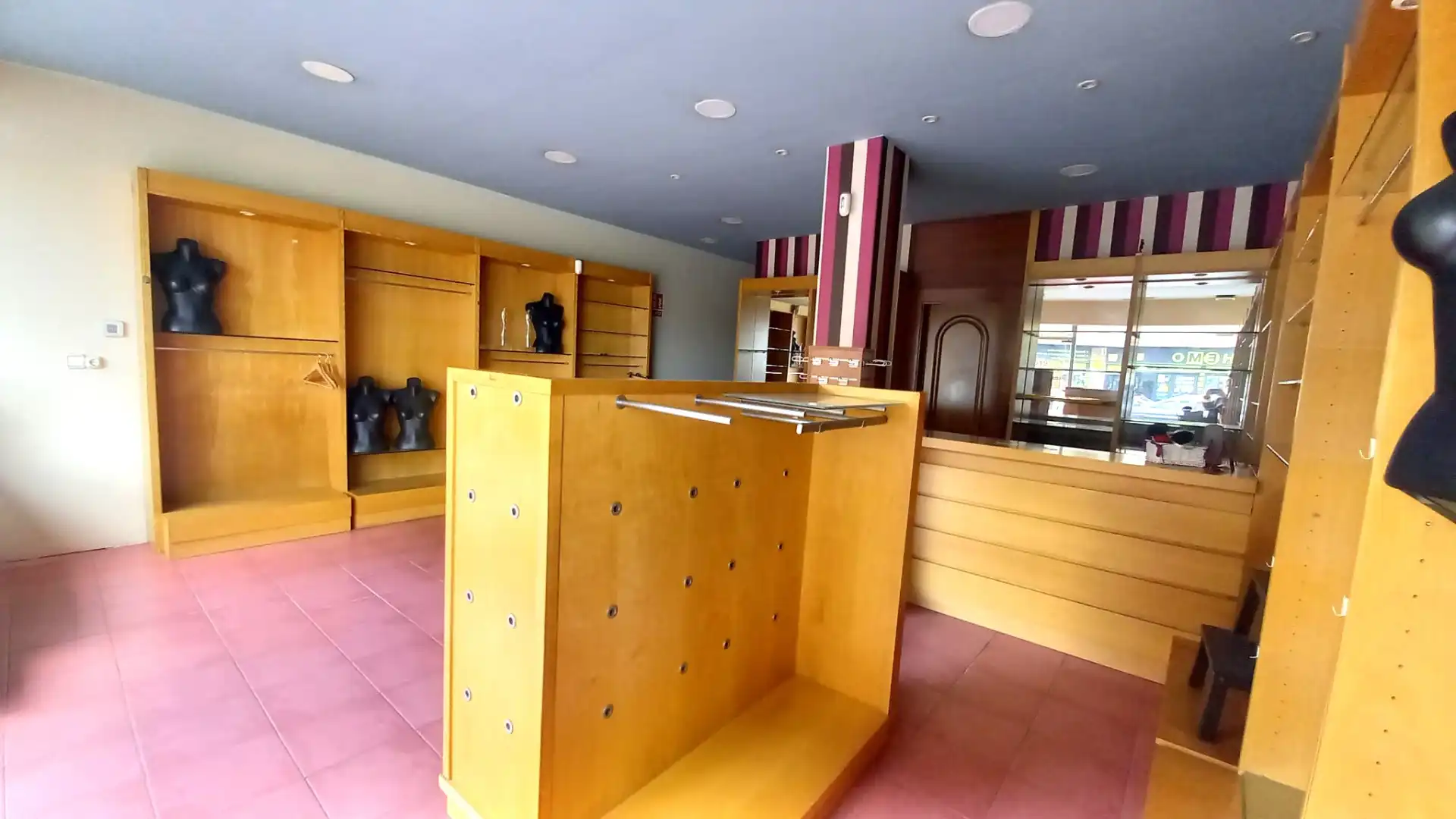 Business premises to rent in Avenida de Santander, imagen 3
