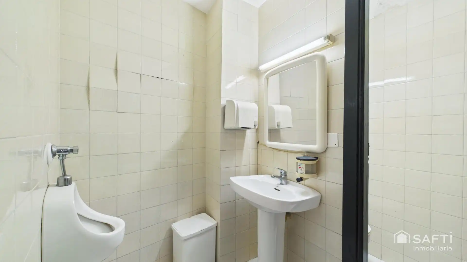 Baño de Local en venta en Calvià con Aire acondicionado