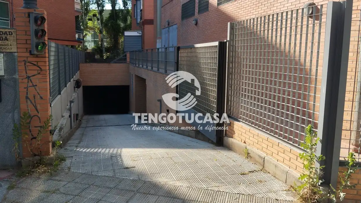 Garage for rent in Calle de Luis Ruiz, Pueblo Nuevo