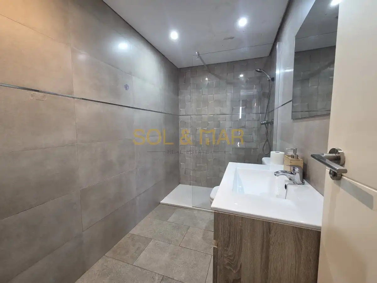 Badezimmer von Wohnung zum Verkauf in Torremolinos mit Klimaanlage, Heizung und Terrasse