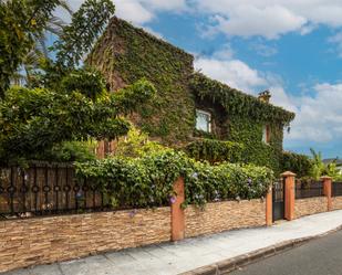 Vista exterior de Casa o xalet en venda en Las Palmas de Gran Canaria amb Aire condicionat, Calefacció i Jardí privat