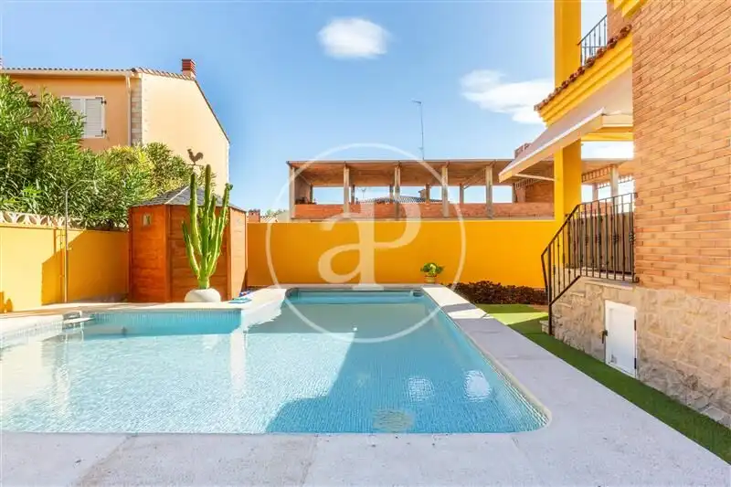 Vista exterior de Casa adosada en venta en Burriana / Borriana con Calefacción, Jardín privado y Terraza
