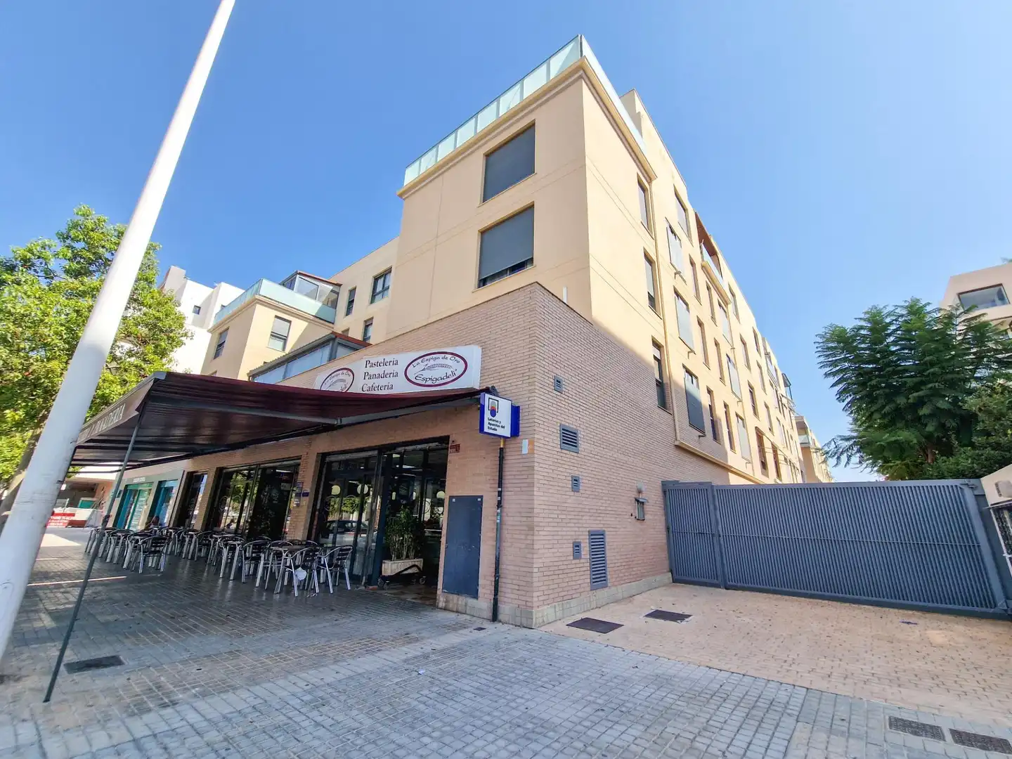 Vista exterior de Piso en venta en Elche / Elx con Aire acondicionado, Calefacción y Jardín privado