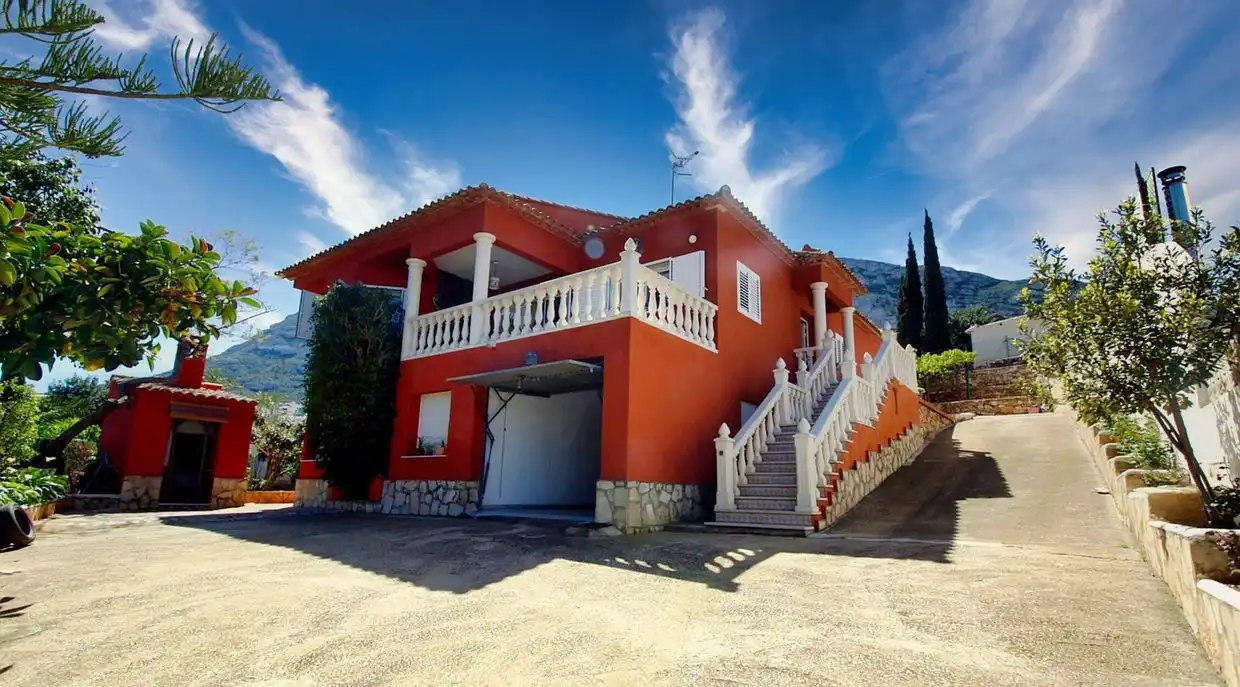 House with garden for sale in Corral de Calafat 26E