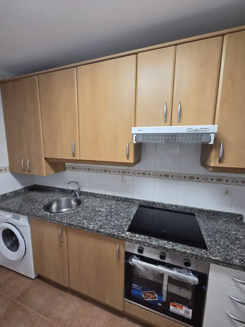 Küche von Wohnung zur Miete in Oviedo  mit Heizung, Parkett und Abstellraum