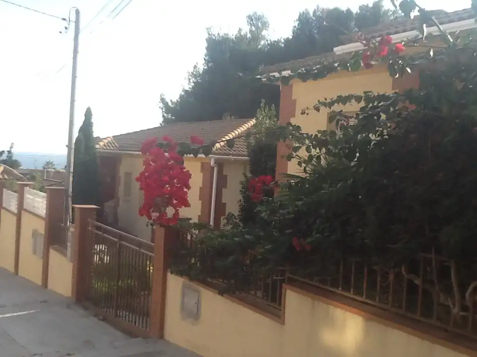 Casa aparellada en venda a C/ Palestina
