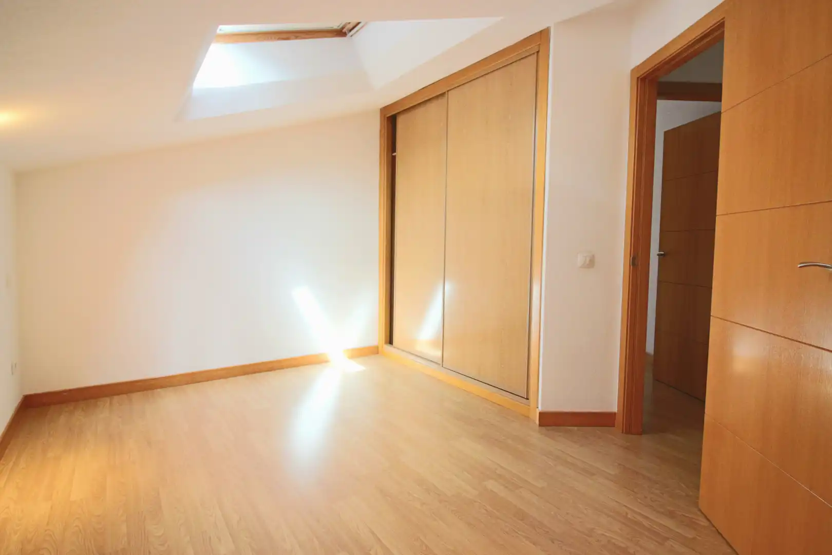 Dormitori de Dúplex en venda en Casarrubios del Monte amb Calefacció, Parquet i Forn