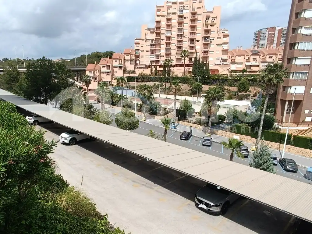 Vista exterior de Piso en venta en Benidorm con Jardín privado, Piscina y Amueblado
