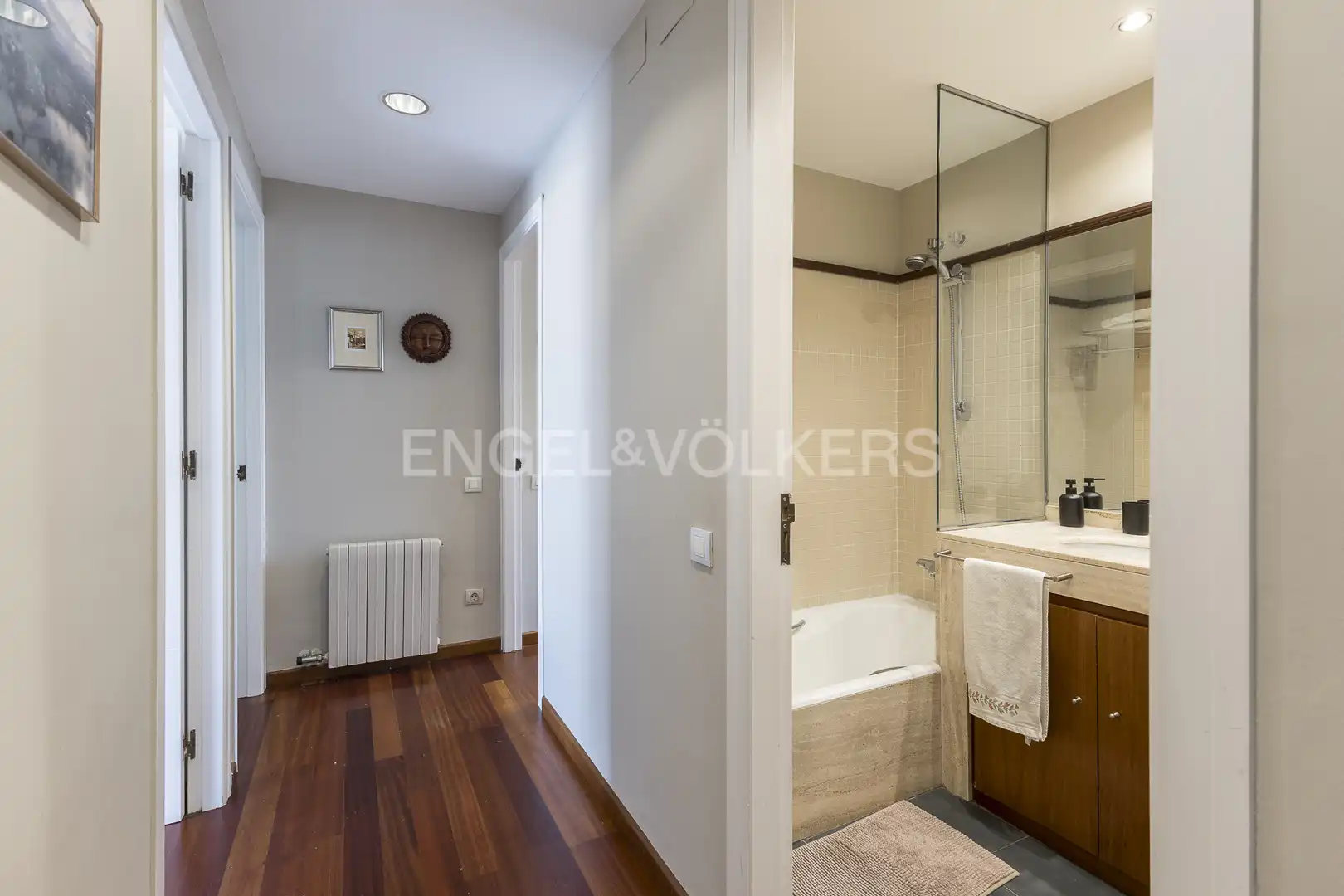 Bathroom of Houses for rent in Barcelona  with Air Conditioner, Heating and Private garden