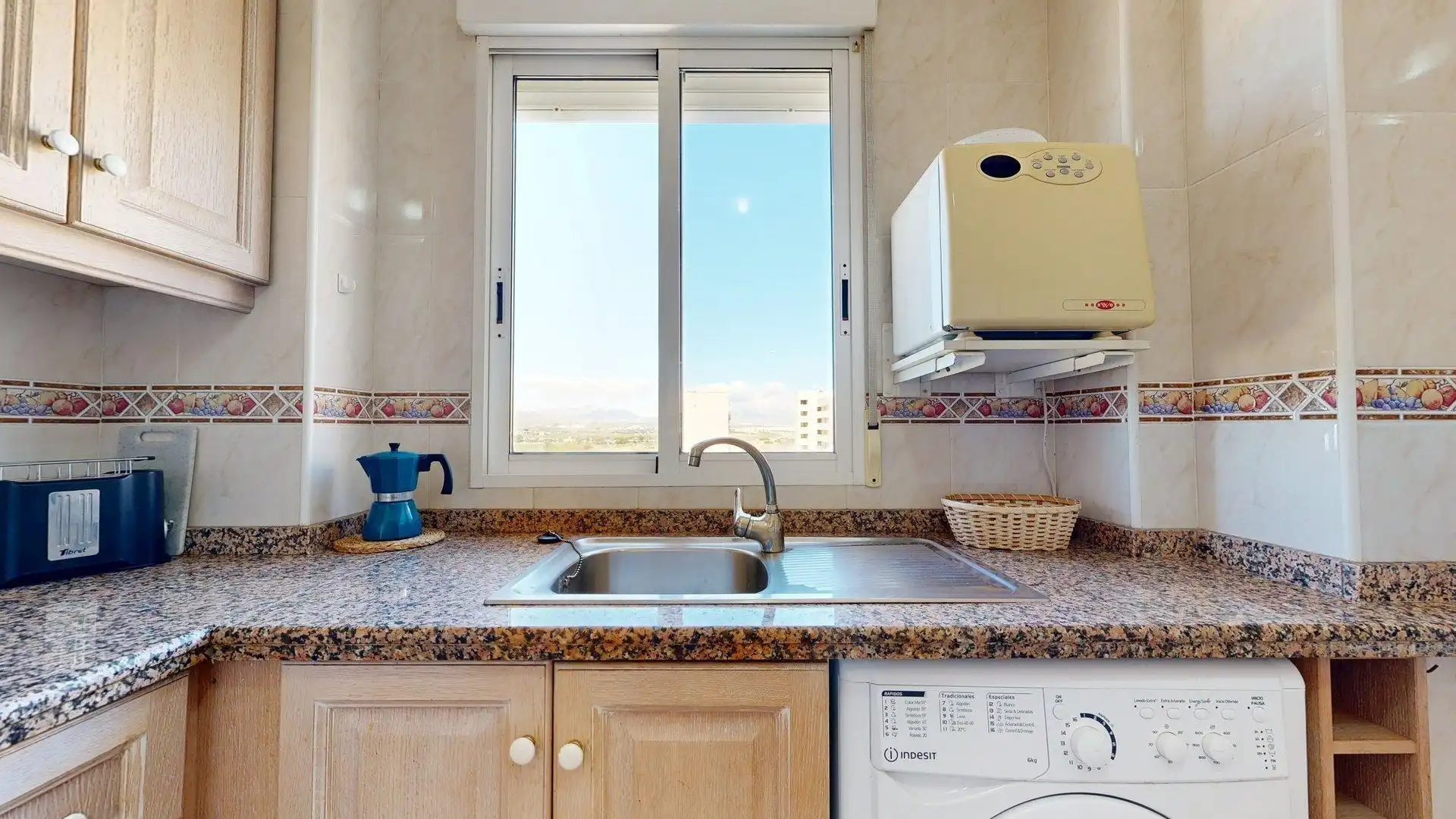 Cuina de Apartament en venda en Elche / Elx amb Aire condicionat, Terrassa i Moblat