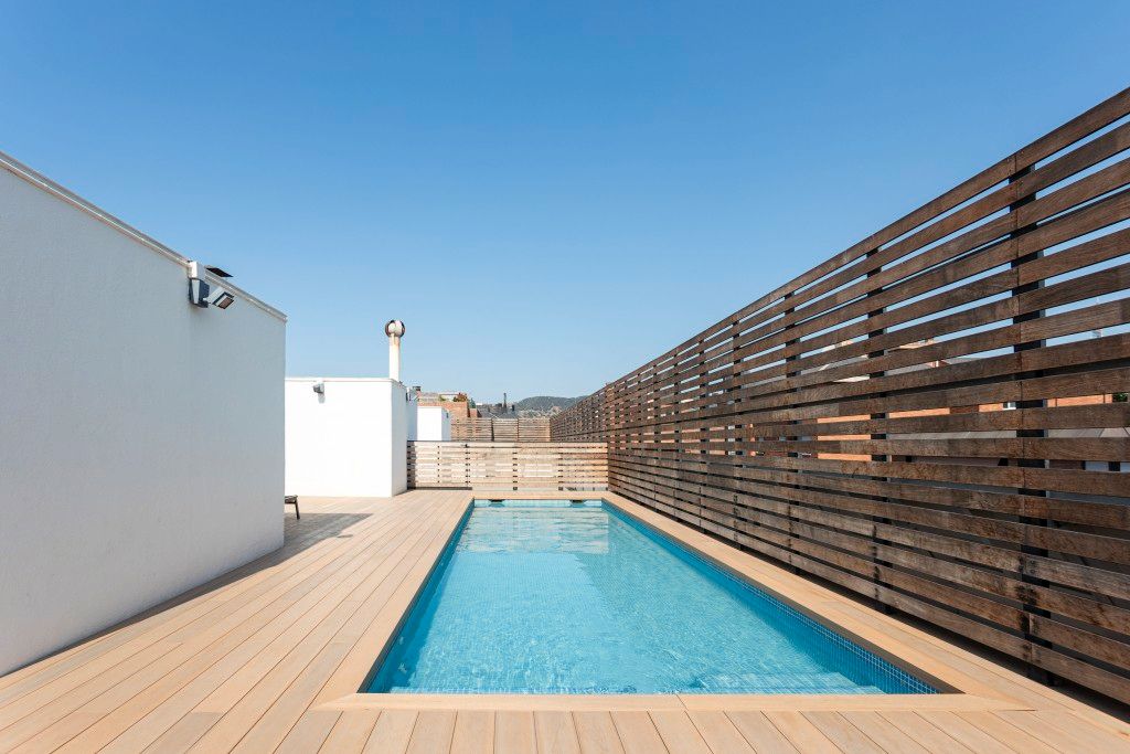 Piscina de Apartament en venda en  Barcelona Capital amb Calefacció, Traster i Moblat