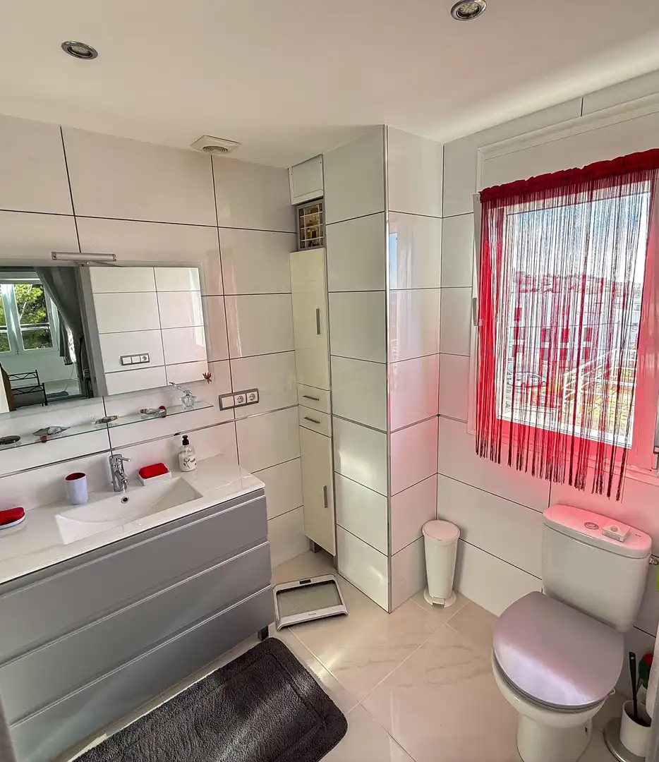Bathroom of Houses for sale in Eivissa  with Air Conditioner, Oven and Washing machine
