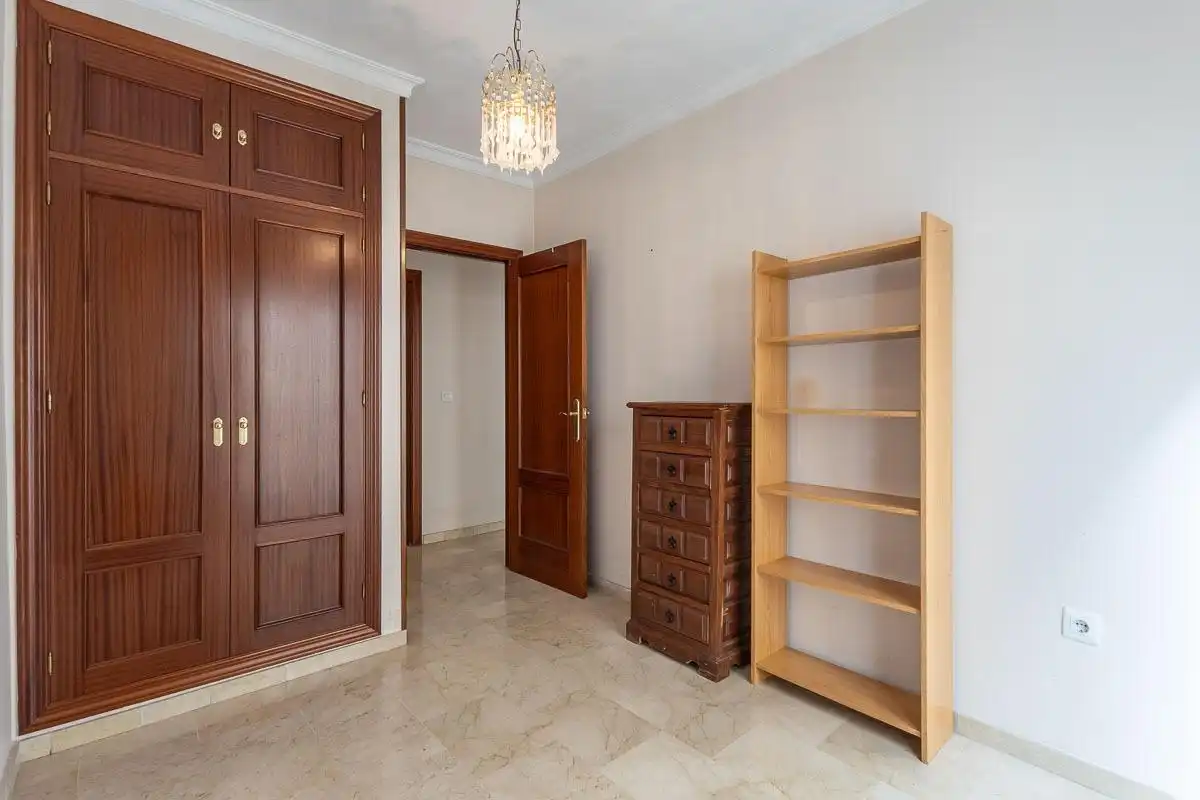 Schlafzimmer von Wohnung zur Miete in Granada mit Heizung und Balkon