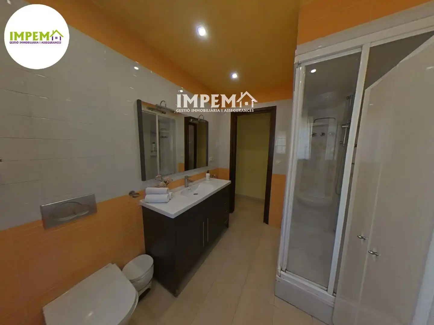 Bany de Casa o xalet en venda en La Llacuna amb Calefacció, Terrassa i Piscina