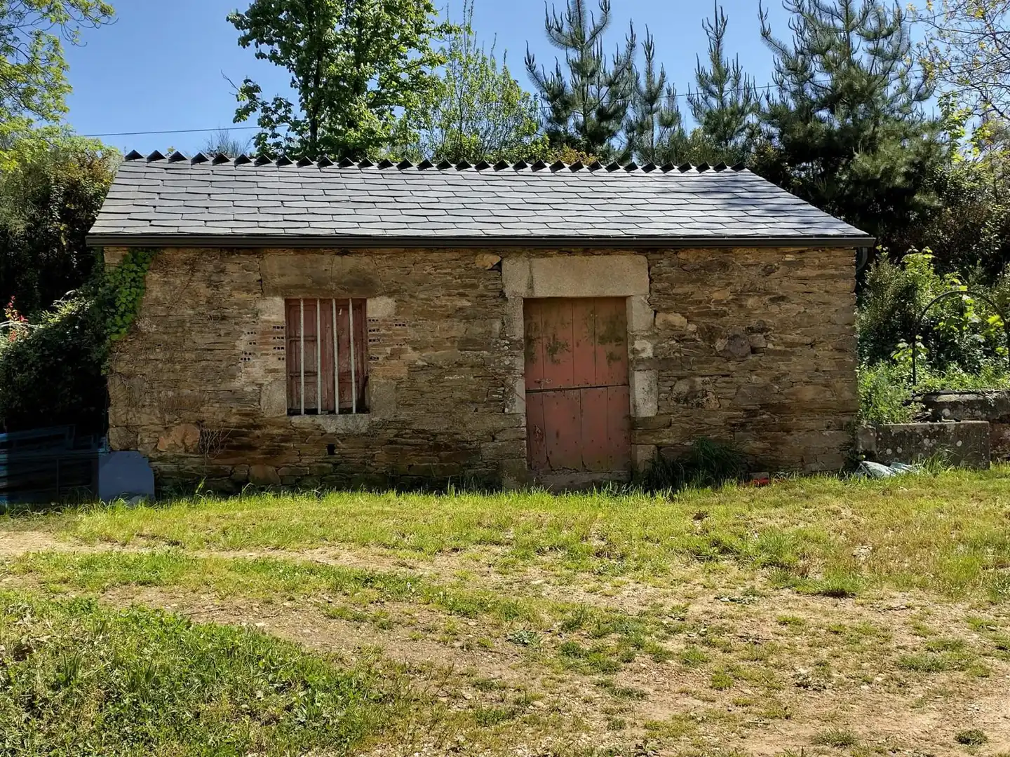 Vista exterior de Casa o xalet en venda en Castro de Rei amb Traster i Moblat