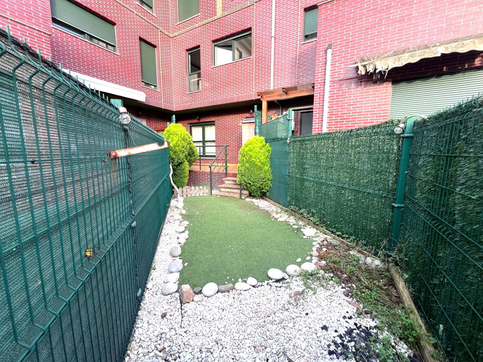 Vista exterior de Pis en venda en Castrillón amb Calefacció, Jardí privat i Parquet