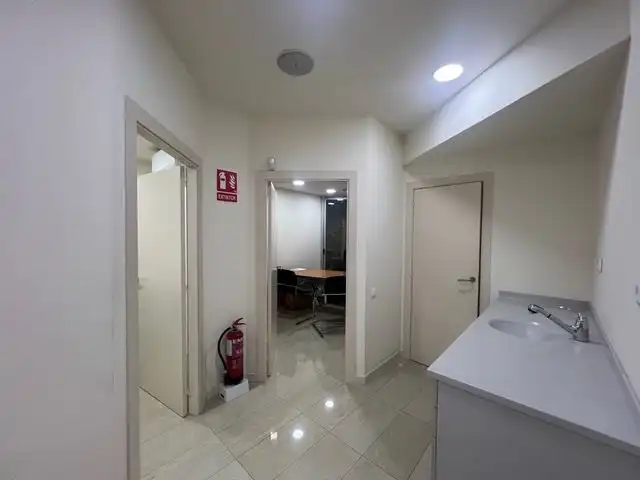 Local de alquiler en Esplugues de Llobregat con Aire acondicionado, Calefacción y Amueblado