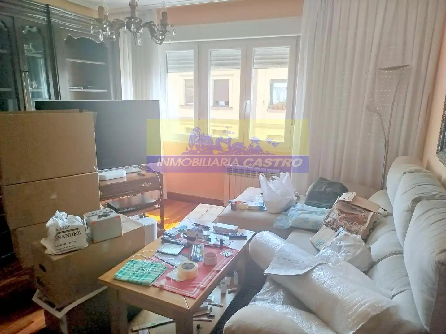 Sala de estar de Piso en venta en Castro-Urdiales con Calefacción, Trastero y Amueblado