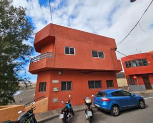 Vista exterior de Casa o xalet en venda en Telde amb Terrassa, Traster i Balcó