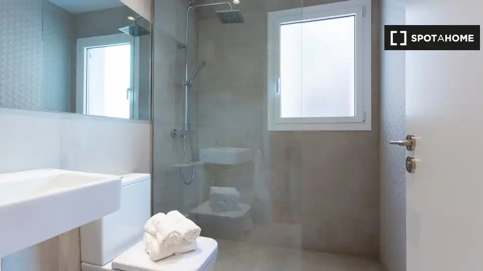 Flat with terrace to rent in Ciutat Vella, imagen 4