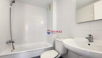 Bathroom of Flat for sale in Girona Capital  with Air Conditioner, Heating and Parquet flooring