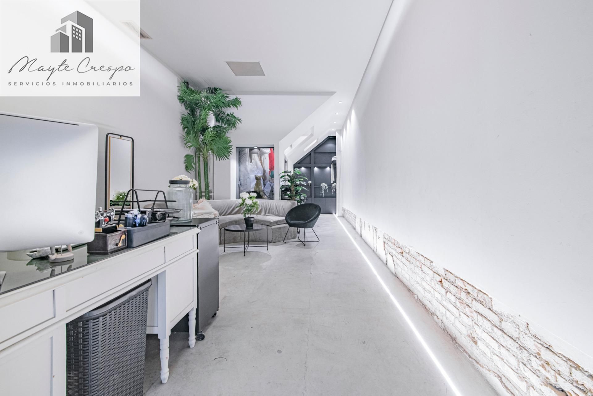 Premises for sale in  Granada Capital  with Air Conditioner