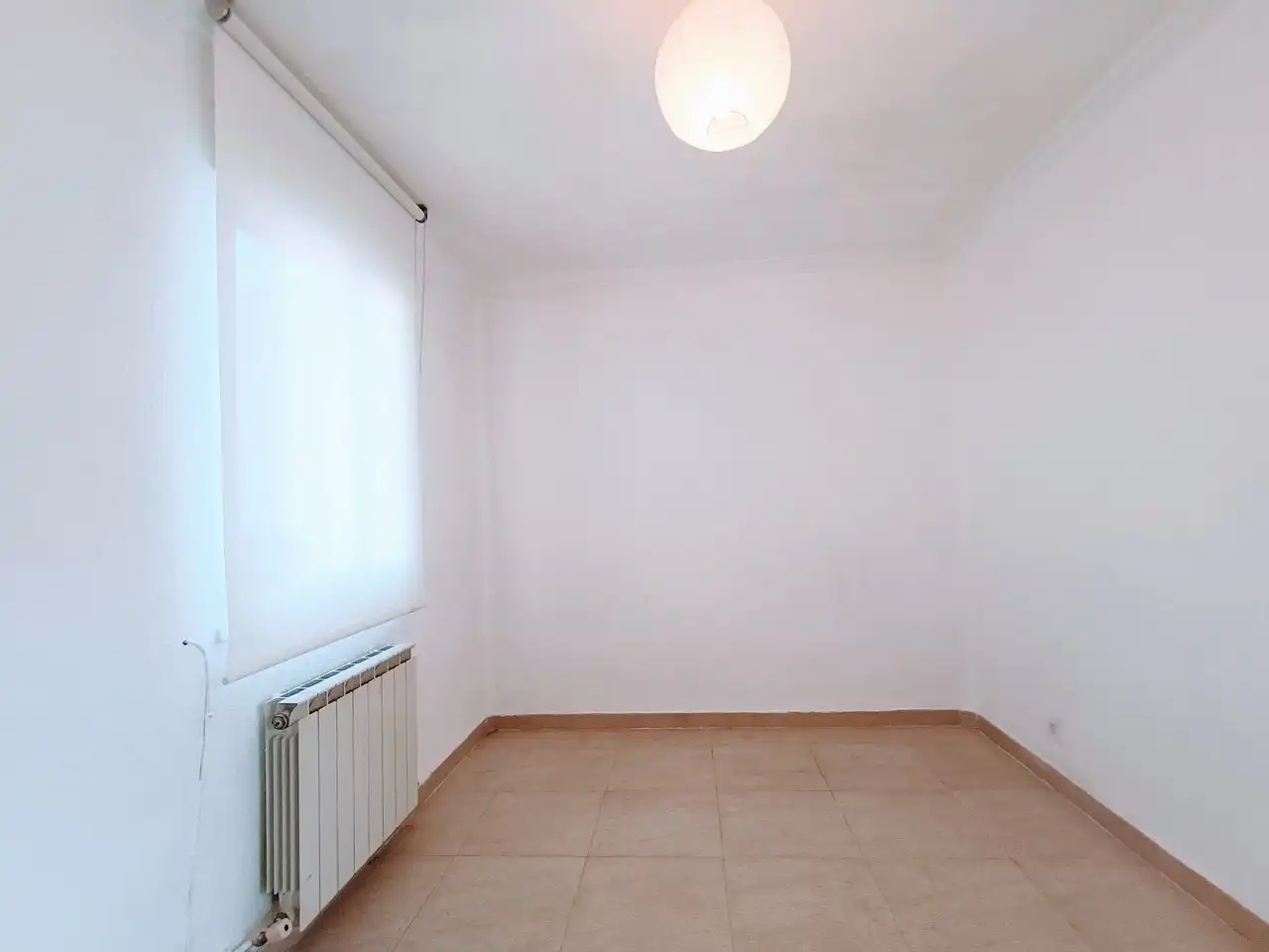 Schlafzimmer von Dachboden zur Miete in Madrid mit Heizung und Waschmaschine