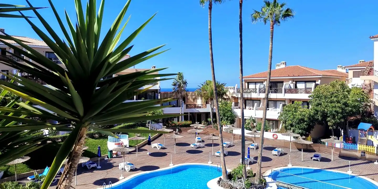 Außenansicht von Erdgeschoss zum Verkauf in San Miguel de Abona mit Klimaanlage, Terrasse und Schwimmbad