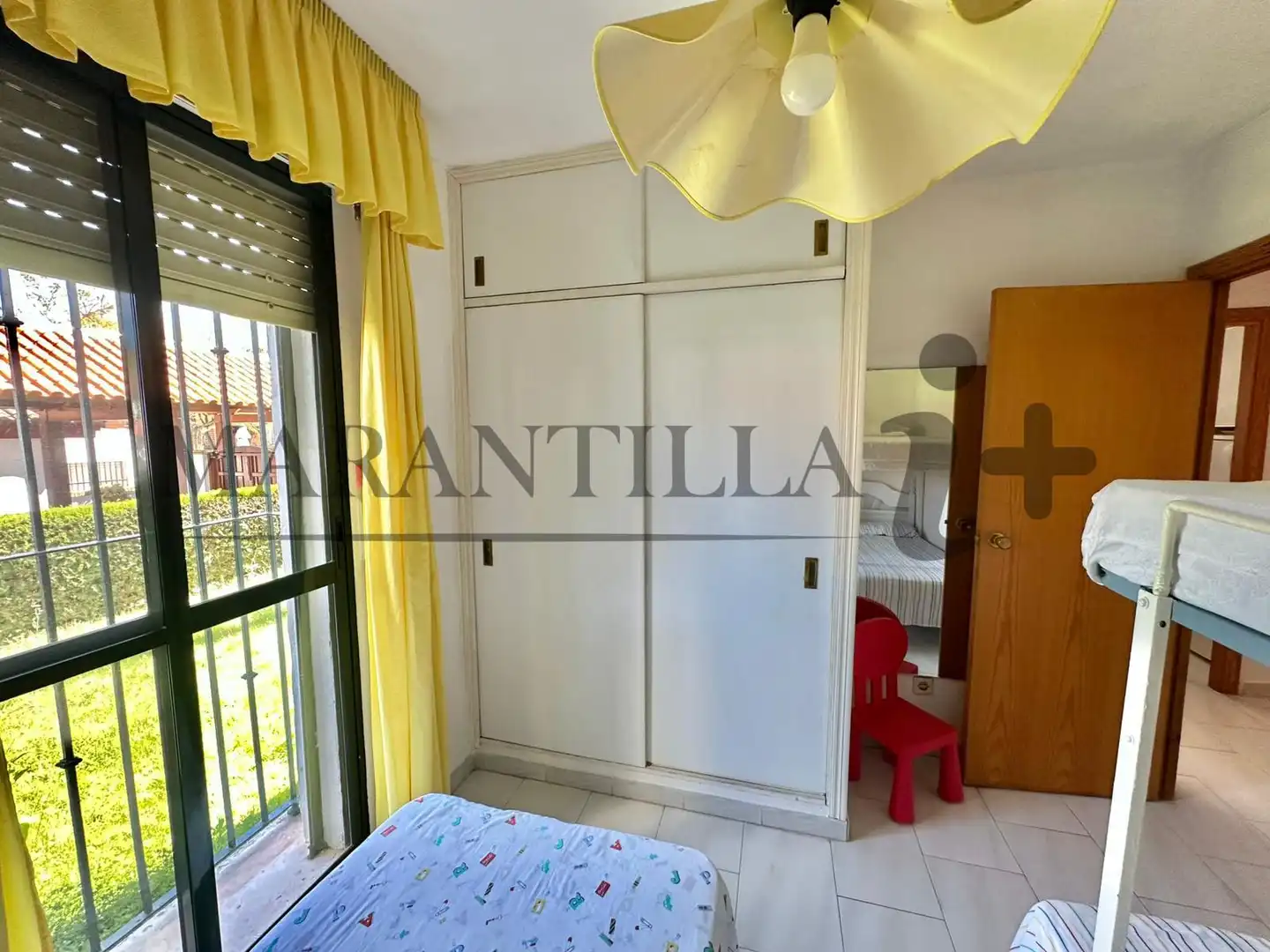Dormitori de Planta baixa en venda en Islantilla amb Jardí privat, Terrassa i Moblat