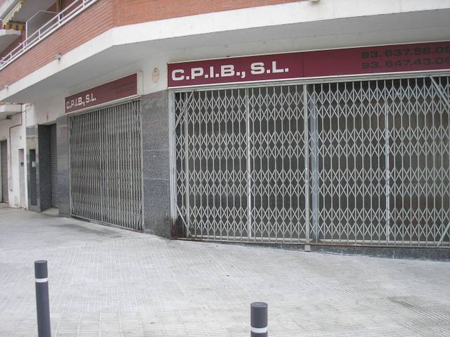 Local comercial en Alquiler en Calle Circumval.lacio, 4 en La Roureda