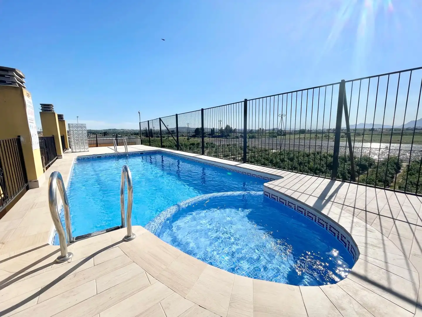 Piscina de Apartamento de alquiler en Daya Nueva con Aire acondicionado, Piscina y Amueblado
