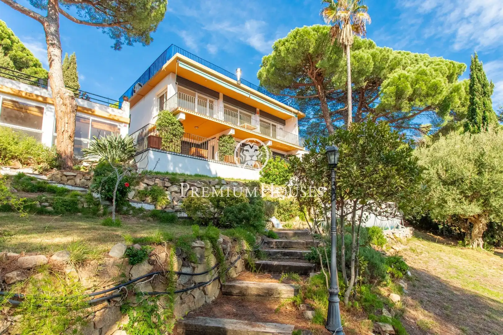 Vista exterior de Casa o chalet en venta en Arenys de Mar con Jardín privado, Terraza y Balcón