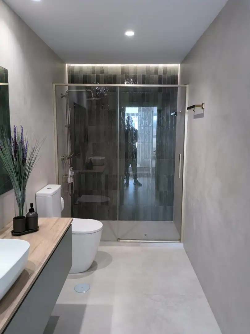 Bathroom of Flat for rent in Marbella  with Air Conditioner, Heating and Terrace
