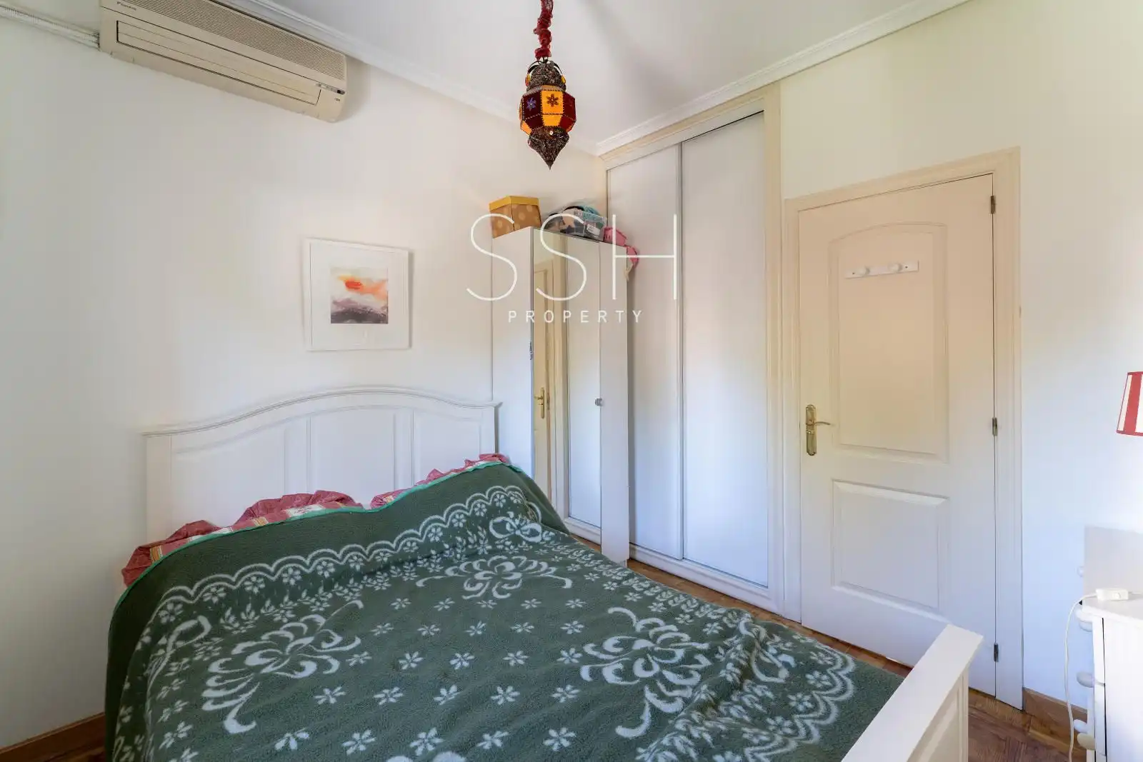Dormitori de Casa adosada en venda en Madrid amb Aire condicionat, Calefacció i Piscina