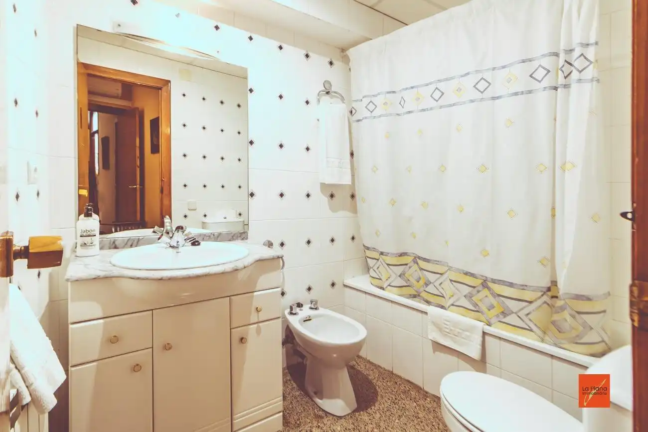 Baño de Edificio en venta en Santa Bàrbara
