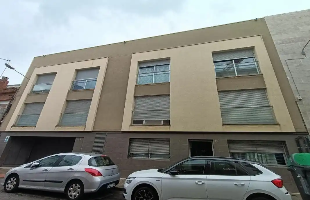 Außenansicht von Wohnung zum Verkauf in Sabadell mit Klimaanlage