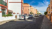 Vista exterior de Casa adosada en venda en Castilleja de Guzmán amb Aire condicionat i Terrassa