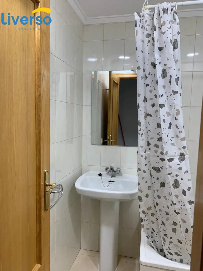 Zimmer in Avenida CID CAMPEADOR, Los Vadillos - R. Sanitaria - Pozanos