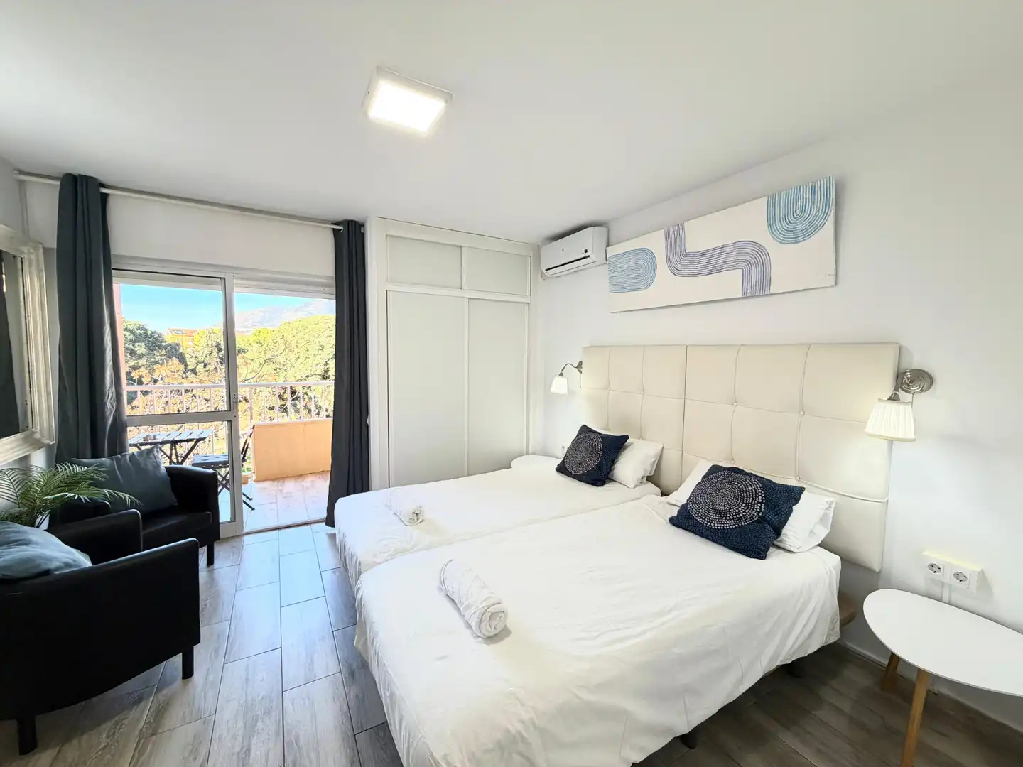 Schlafzimmer von Wohnung zur Miete in Benalmádena mit Klimaanlage, Terrasse und Möbliert