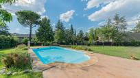 Piscina de Casa o xalet en venda en Tres Cantos amb Aire condicionat, Terrassa i Piscina